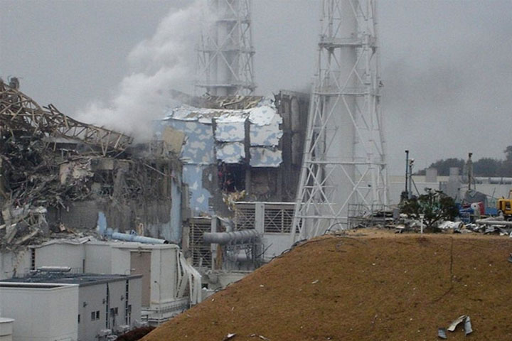 Damaged Fukushima Nuclear Plant Continues to Pour Contaminated Water into Pacific Ocean